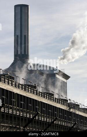 Die Raffinerie Avonmouth ist ein riesiger petrochemischer und energietechnischer Komplex, der den Südwesten Englands bedient und sich in einem Vorort von Bristol, England, befindet Stockfoto