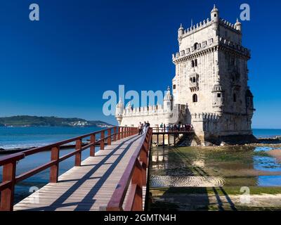 Lissabon, Portugal - 8. Mai 2019; Personengruppe im Blickfeld. Mit einer Geschichte, die bis in die prähistorische Zeit zurückreicht, ist Lissabon eines von Europa und dem worldÕs alten Stockfoto