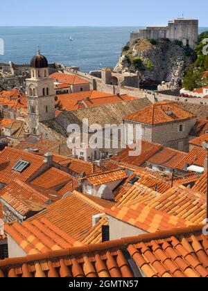 Dubrovnik ist eine historische kroatische Stadt an der Adria, in der Region Dalmatien. Es ist ein UNESCO-Weltkulturerbe und gehört zu den prominentesten Stockfoto