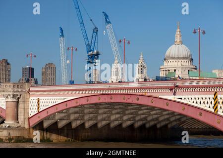 London, England - 2006; angeheizt durch die großen Haufen lustiger Gelder, die herumschwammen, gab es in der City of London einen jahrzehntelangen Bauboom, wie al Stockfoto