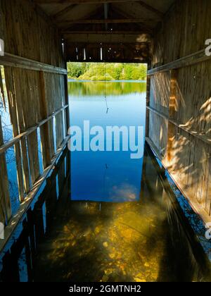 Radley Village, Oxfordshire, England - 2. Juni 2020; keine Menschen im Blick. Die aktuelle Pandemie und die Sperrung in Großbritannien haben zu meinen täglichen lokalen Wanderungen geführt Stockfoto