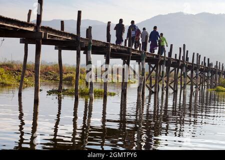 Lake Inle, Myanmar - 1. Februar 2013; Inle Lake ist ein großer und landschaftlich reizvoller Süßwassersee in der Gemeinde Nyaungshwe im Bundesstaat Shan, Teil von Shan H Stockfoto