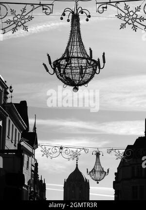 Oxford, England - 11. Dezember 2018 die Cornmarket Street ist seit über 1000 Jahren ein wichtiges Handelszentrum von Oxford. Der Name leitet sich von einem Mais ab Stockfoto