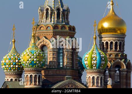 St. Petersburg, Russland - 12. Juni 2011; keine Menschen im Blick. Die Kirche des Erlösers auf vergossenen Blut ist eine der klassischen Sehenswürdigkeiten von St. Petersburg, Ru Stockfoto