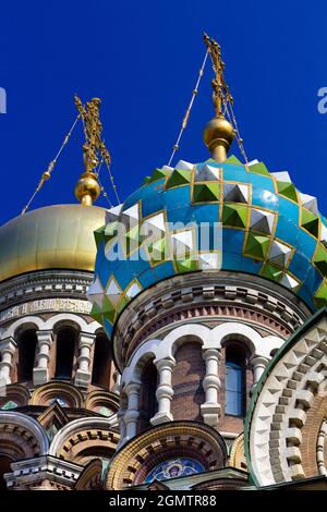 St. Petersburg, Russland - 12. Juni 2011; keine Menschen im Blick. Die Kirche des Erlösers auf vergossenen Blut ist eine der klassischen Sehenswürdigkeiten von St. Petersburg, Ru Stockfoto