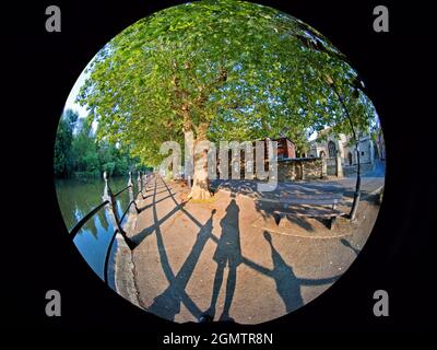 Abingdon, England - 13. Juni 2020; keine Menschen im Blick. Saint Helen's Wharf ist ein bekannter Schönheitsort an der Themse, direkt oberhalb der medieva Stockfoto