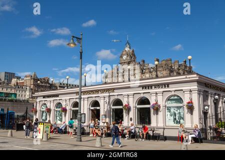 The Booking Office Wetherspoons Pub auf der Waverley Bridge, Edinburgh Stockfoto