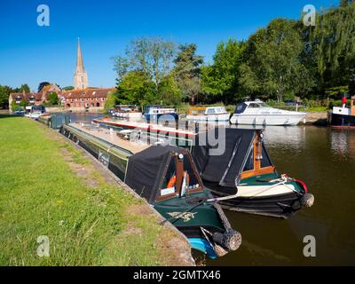 Abingdon, England - 3. Juli 2019; keine Menschen im Blick. Abingdon behauptet, die älteste Stadt in England zu sein. Wenn Sie am Ufer der Themse auf einem stehen Stockfoto