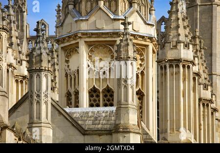 Cambridge, England - 22. Juli 2009; keine Menschen im Blick. Hier sehen wir den schönen, gotischen Haupteingang und die ikonische Kapelle des King's College, Cambr Stockfoto