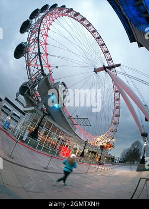 London, England - 13. März 2015 eher sie als ich, es ist früh an einem Wintermorgen, kalt und grau. Tatsächlich so früh, dass es keine Schlange von Touris gibt Stockfoto