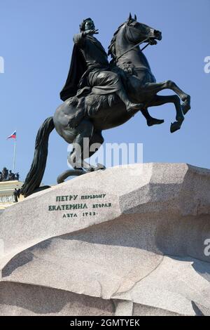 Der Bronze-Reiter, der von Katharina der Großen in Auftrag gegeben wurde, ist eine berühmte Reiterstatue von Peter dem Großen in Sankt Petersburg, Russland. Sein Name kommt Stockfoto