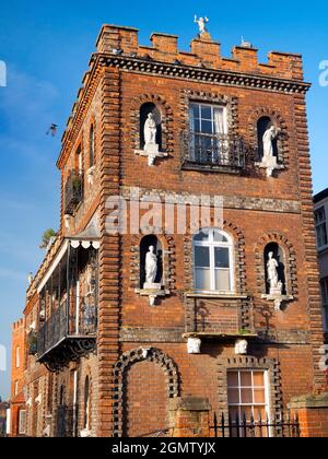 Oxford, England - 11. Dezember 2018 ursprünglich als North Hinksey House bekannt, wurde das sogenannte Cauldwell Castle 1848 auf Folly Bridge Isran errichtet Stockfoto