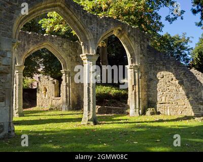 Abingdon, England - 20. August 2020 Diese stimmungsvollen Ruinen sind ein Highlight der Abbey Fields in Abingdon, England. Benannt nach der mittelalterlichen Abtei, dass Stockfoto