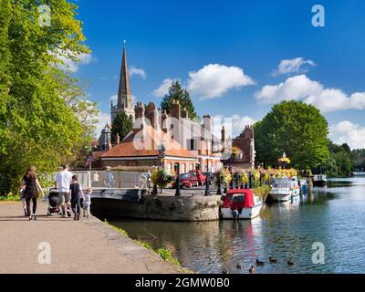 Abingdon, England - 1. September 2019; Familiengruppe in Schuss. Saint Helen's Wharf ist ein bekannter Schönheitsort an der Themse, direkt stromaufwärts des Me Stockfoto