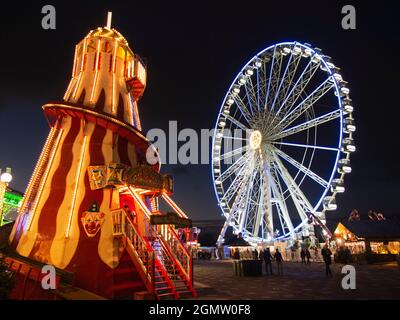 Ende November und Dezember verwandelt sich ein großer Teil des Hyde Parks in der Nähe der Hyde Park Corner regelmäßig in ein Winterwunderland, komplett wi Stockfoto