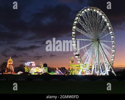 Ende November und Dezember verwandelt sich ein großer Teil des Hyde Parks in der Nähe der Hyde Park Corner regelmäßig in ein Winterwunderland, komplett wi Stockfoto