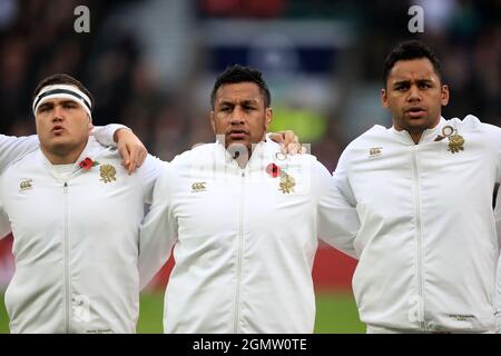 Datei-Foto vom 12-11-2016 von (links-rechts) Englands Jamie George, Mako Vunipola und Billy Vunipola während des Autumn International Spiels im Twickenham Stadium, London. Ausgabedatum: Dienstag, 21. September 2021. Stockfoto