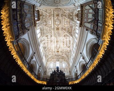 Cordoba, Spanien - 16. Mai 2015; keine Menschen im Blick. Die Moschee-Kathedrale von Mezquita in Cordoba, Spanien, ist ein wirklich faszinierendes Gebäude mit einem ereignisreichen Stockfoto