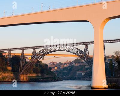 Porto, Portugal - 11. April 2017 Porto ist die zweite Stadt Portugals nach Lissabon. Das Hotel liegt an der Mündung des Douro Flusses im Norden Portugals, es ist Stockfoto