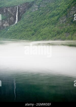 Der herrliche Geiranger Fjord liegt in der Sunnm¿re Region des Komitats M¿re Og Romsdal in Norwegen. Eine der beliebtesten Touristenattraktionen von NorwayÕs, Stockfoto