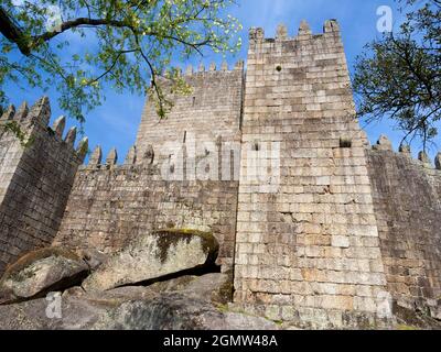 Guimar‹es ist eine hübsche Stadt und Gemeinde im Norden Portugals, im Bezirk Braga im Douro-Tal. Das historische Stadtzentrum, ein We Stockfoto