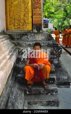 Chiang Mai, Thailand - Januar 2005; Wat Phra Singh ist ein beliebter und verehrter Tempel in Chiang Mai, Nord-Thailand. Dieser ummauerte Tempel ist mit V beschäftigt Stockfoto