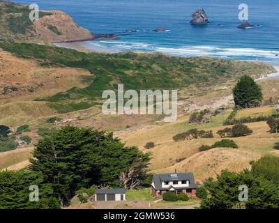 Otago, Neuseeland Südinsel - 26. Februar 2019 Allans Beach ist wunderschön, menschenleer und hat kosmische Surflevel. Mit Blick auf den Pazifik, am nächsten Stockfoto