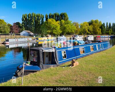 Abingdon, England - 15. September 2019 Abingdon-on-Thames behauptet, die älteste Stadt Englands zu sein. Hier sehen wir früh den Blick von der Themse aus Stockfoto