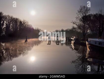 Abingdon, England - 30. März 2021; keine Menschen im Blick. Abingdon-on-Thames behauptet, die älteste Stadt in England zu sein. Und die Themse fließt durch sie Stockfoto