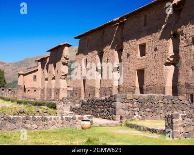 Raqchi, Peru - 14. Mai 2018 die antiken Inka-Ruinen von Raqchi befinden sich auf einer Höhe von 3480 m in der Cusco-Region von Peru. Es ist die herausragendste Leistung Stockfoto