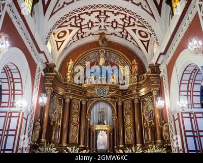 Lima, Peru - 10. Mai 2018 die Basilika und das Kloster des hl. Franziskus sind ein Wahrzeichen des historischen Lima, Peru. Erbaut im Jahr 1673, hat es bis jetzt mehrere EA überlebt Stockfoto