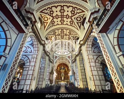 Lima, Peru - 10. Mai 2018 die Basilika und das Kloster des hl. Franziskus sind ein Wahrzeichen des historischen Lima, Peru. Erbaut im Jahr 1673, hat es bis jetzt mehrere EA überlebt Stockfoto