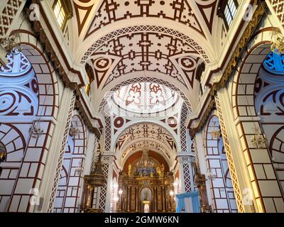 Lima, Peru - 10. Mai 2018 die Basilika und das Kloster des hl. Franziskus sind ein Wahrzeichen des historischen Lima, Peru. Erbaut im Jahr 1673, hat es bis jetzt mehrere EA überlebt Stockfoto