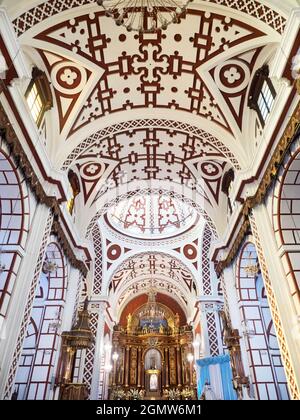 Lima, Peru - 10. Mai 2018 die Basilika und das Kloster des hl. Franziskus sind ein Wahrzeichen des historischen Lima, Peru. Erbaut im Jahr 1673, hat es bis jetzt mehrere EA überlebt Stockfoto