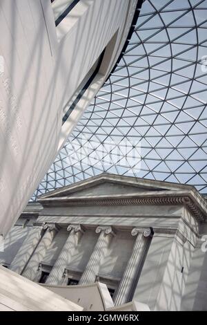 London, England - 2006; das British Museum wurde 1753 gegründet und ist wahrscheinlich das größte und berühmteste Museum der Welt. Es war auch das erste Pub Stockfoto