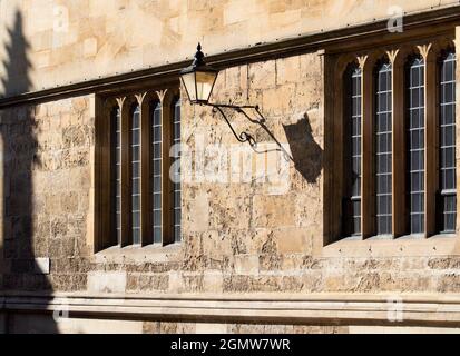 Die historische Bodleian Library ist die wichtigste Forschungsbibliothek der University of Oxford. Es stammt zum Teil aus dem 14. Jahrhundert und ist eines der Stockfoto