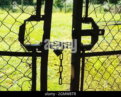 Radley Village, Oxfordshire, England - 10. Juli 2020 Ich sehe oft abstrakte Muster und finde interessante Vignetten, selbst auf meinen täglichen Sperrwanderungen Stockfoto