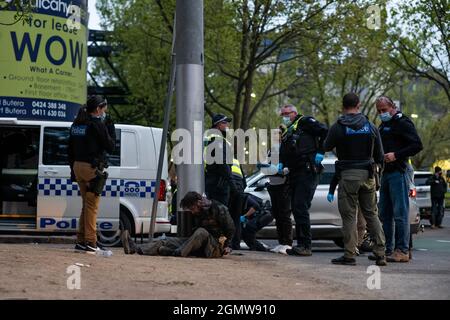 Melbourne, Australien. September 2021. Protestler vor dem Gebäude der CFMEU-Baugewerkschaft verhaftet, als während des Anti-Blocking-Protests im zentralen Geschäftsviertel von Melbourne Gewalt ausbricht. Kredit: Joshua Preston/Alamy Live Nachrichten Stockfoto