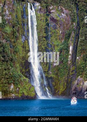 Fiordland, Neuseeland - 25. Februar 2019; Milford Sound ist eines der landschaftlichen Wunder der Welt. Es ist ein herrlicher Fjord des entsprechend n Stockfoto