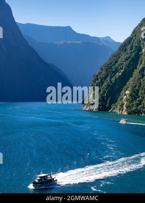 Fiordland, Neuseeland - 25. Februar 2019; Milford Sound ist eines der landschaftlichen Wunder der Welt. Es ist ein herrlicher Fjord des entsprechend n Stockfoto