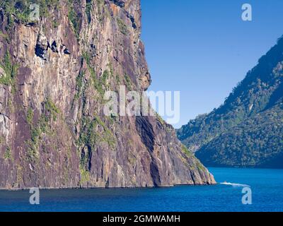 Fiordland, Neuseeland - 25. Februar 2019; Milford Sound ist eines der landschaftlichen Wunder der Welt. Es ist ein herrlicher Fjord des entsprechend n Stockfoto