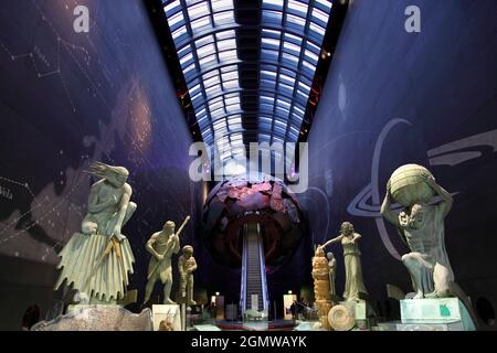 London, England - 2013; das Natural History Museum in London ist ein großes und sehr geliebtes Naturkundemuseum, das eine große Auswahl an Exemplaren ausstellt Stockfoto