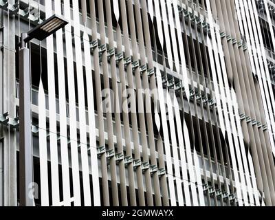 Oxford, England - 1. Juli 2020; keine Menschen in Schuss. Fassade und Büro- und Medizingebäude auf dem Old Road Campus in Oxford. Sehr linear und modern, aber Stockfoto