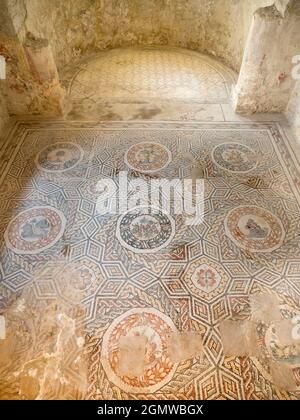 Sizilien, Italien - September 2019; die Villa Romana del Casale ist ein üppiger römischer Palast in der Nähe der Stadt Piazza Armerina auf Sizilien. Excavatio Stockfoto