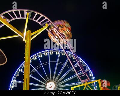 Ende November und Dezember verwandelt sich ein großer Teil des Hyde Parks in der Nähe der Hyde Park Corner regelmäßig in ein Winterwunderland, komplett wi Stockfoto