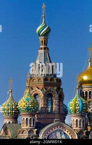 St. Petersburg, Russland - 12. Juni 2011; keine Menschen im Blick. Die Kirche des Erlösers auf vergossenen Blut ist eine der klassischen Sehenswürdigkeiten von St. Petersburg, Ru Stockfoto