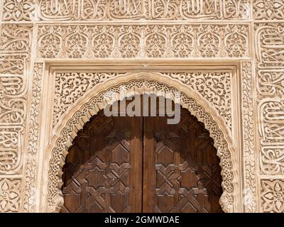 Granada, Spanien - 18. Juni 2015 Der Alhambra-Palast, ein Ort der Legende, Romantik und Geschichte, stellt die letzte späte Blüte der islamischen Zivilisation dar Stockfoto