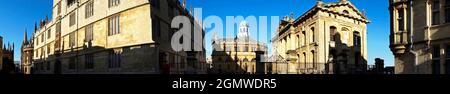 Oxford, Oxfordshire, Großbritannien - 2012; Wow, so viele Wahrzeichen von Oxford in diesem Catte Street Panorama, das direkt vor der Hertford College Bridge von aufgenommen wurde Stockfoto