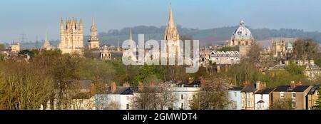 Der Hügel am oberen Ende des South Park von Oxford bietet die beste Aussicht auf die Stadt, wenn man nicht mit dem Hubschrauber fliegt. Als wichtige Wahrzeichen können wir sehen, Th Stockfoto