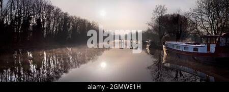 Abingdon, England - 30. März 2021; keine Menschen im Blick. Abingdon-on-Thames behauptet, die älteste Stadt in England zu sein. Und die Themse fließt durch sie Stockfoto